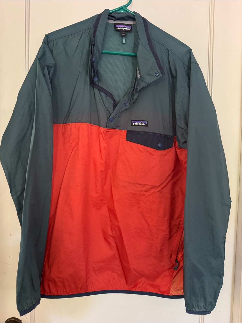 Patagonia Two-Tone Windbreaker Jacket in Forest Green & Coral - Picture 1 of 3